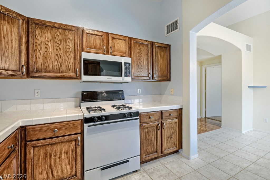 Photo 15 of 32, 2152 Jasper Bluff Street #202