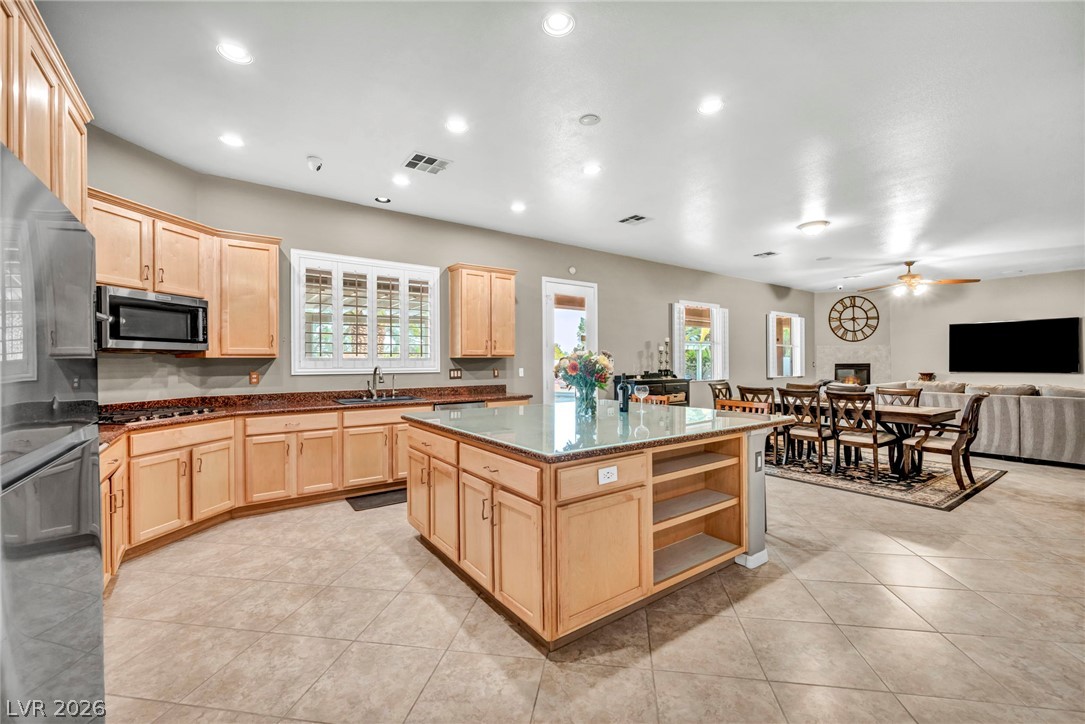Photo 17 of 52, 8114 Villa Del Cielo Street