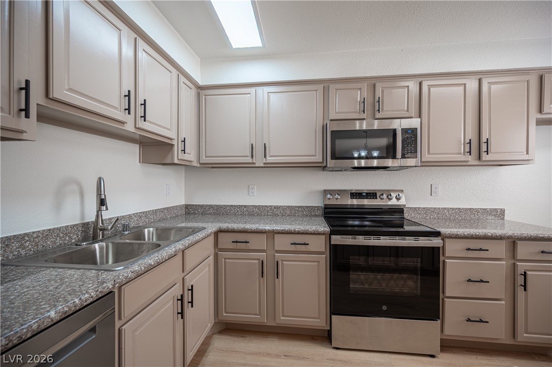 4381 Alexis Drive #332, Las Vegas 89103
