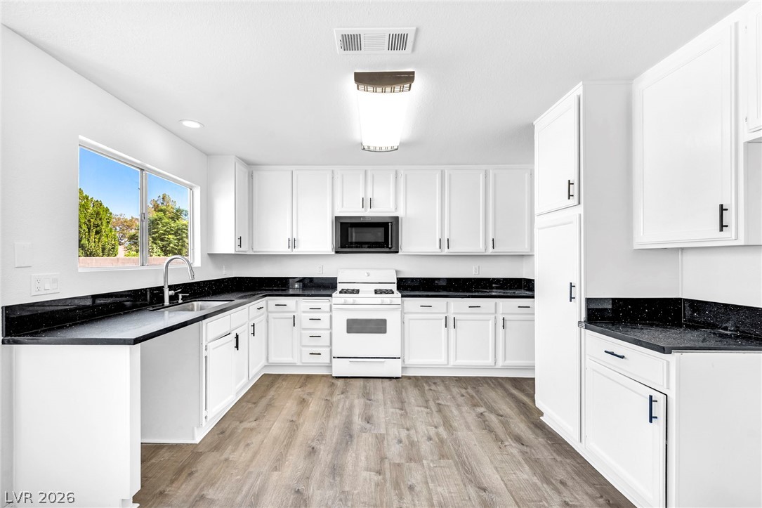 Photo 2 of 550 Kelsford Drive