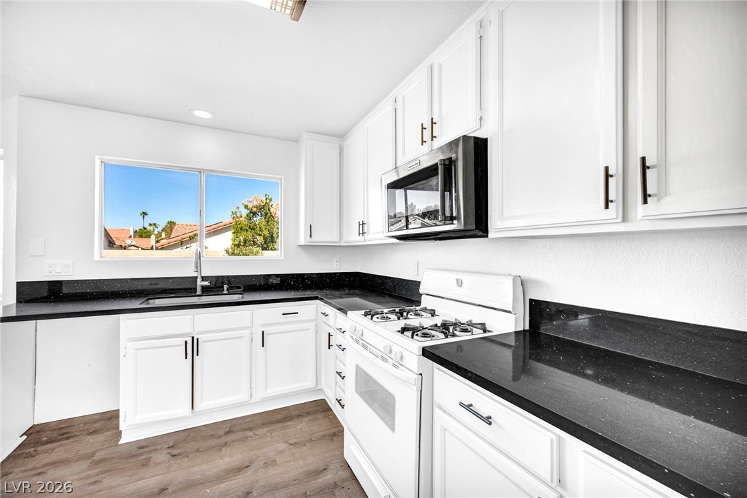 Photo 6 of 35, 550 Kelsford Drive