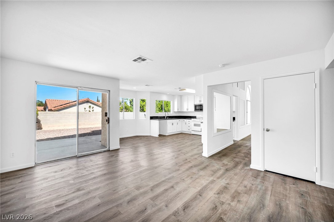 Photo 8 of 35, 550 Kelsford Drive
