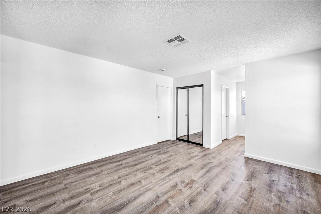 Photo 17 of 35, 550 Kelsford Drive
