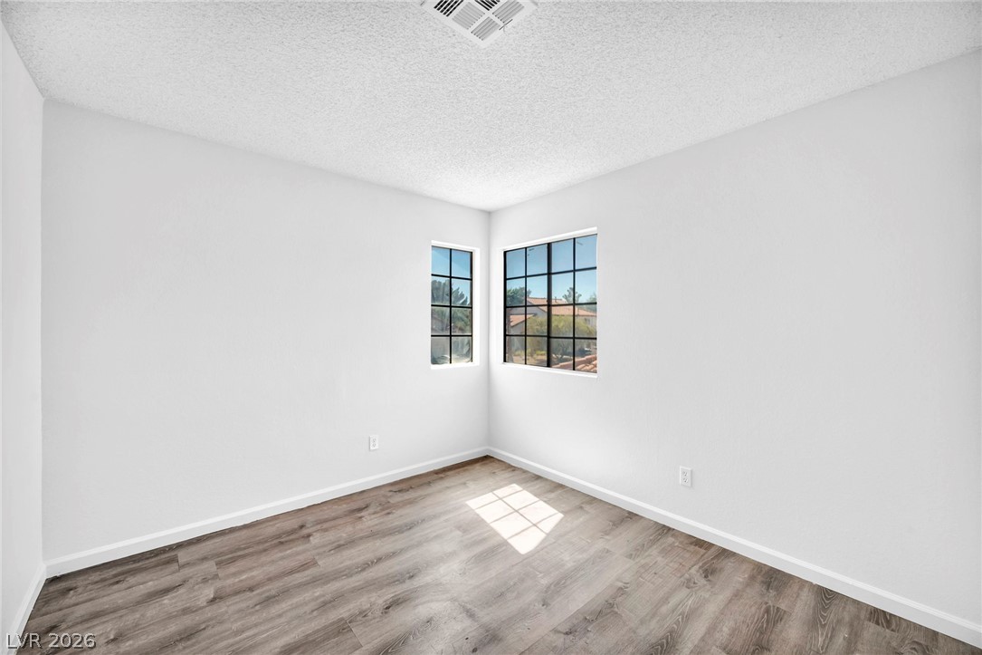 Photo 22 of 35, 550 Kelsford Drive