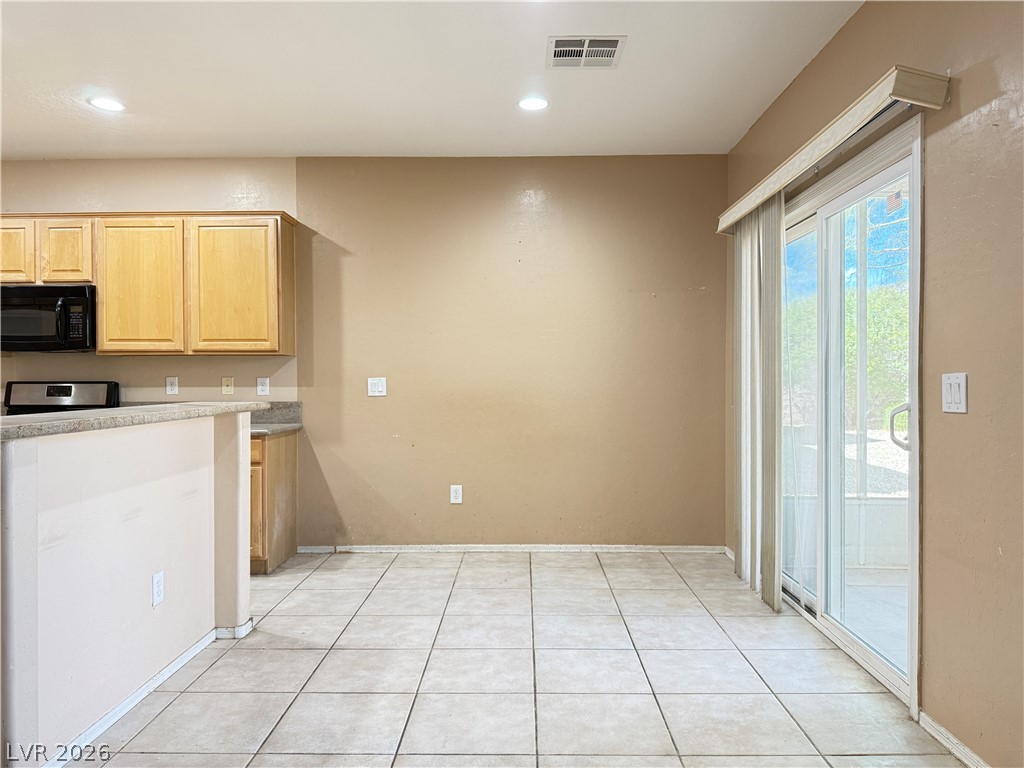 Photo 13 of 24, 7528 Chaffinch Street