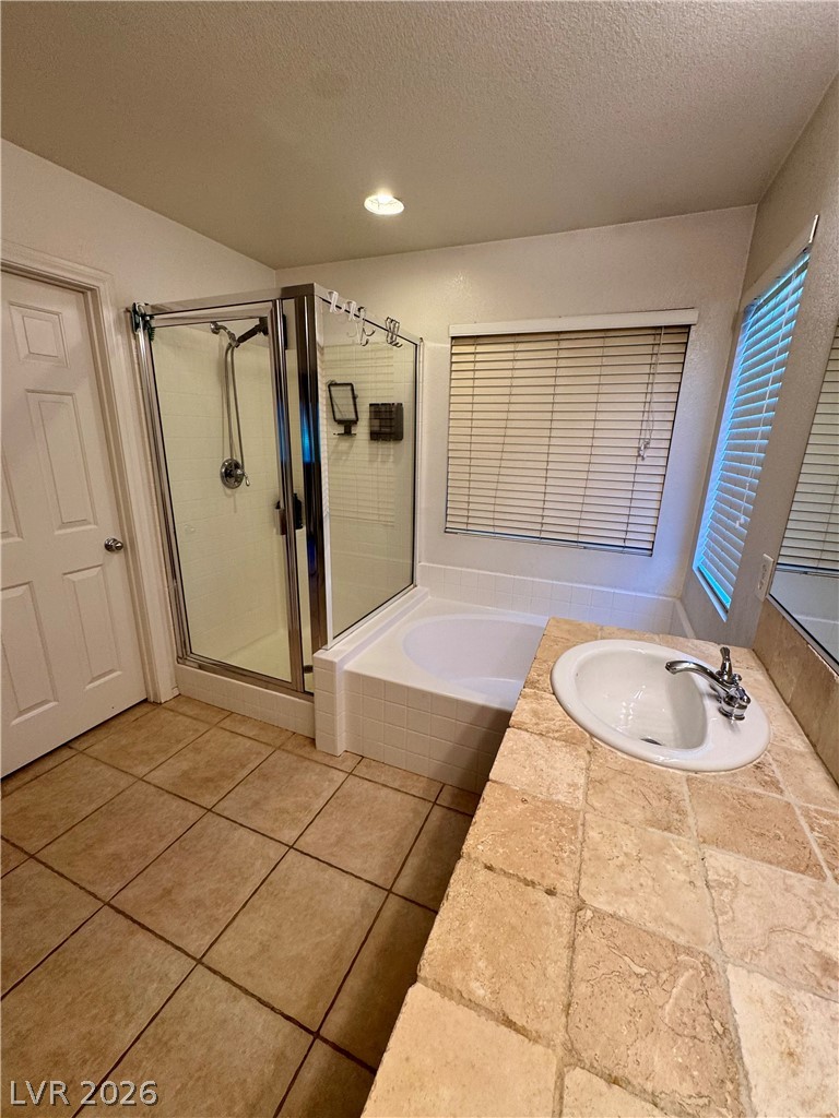 Photo 13 of 35, 2539 Carmona Circle
