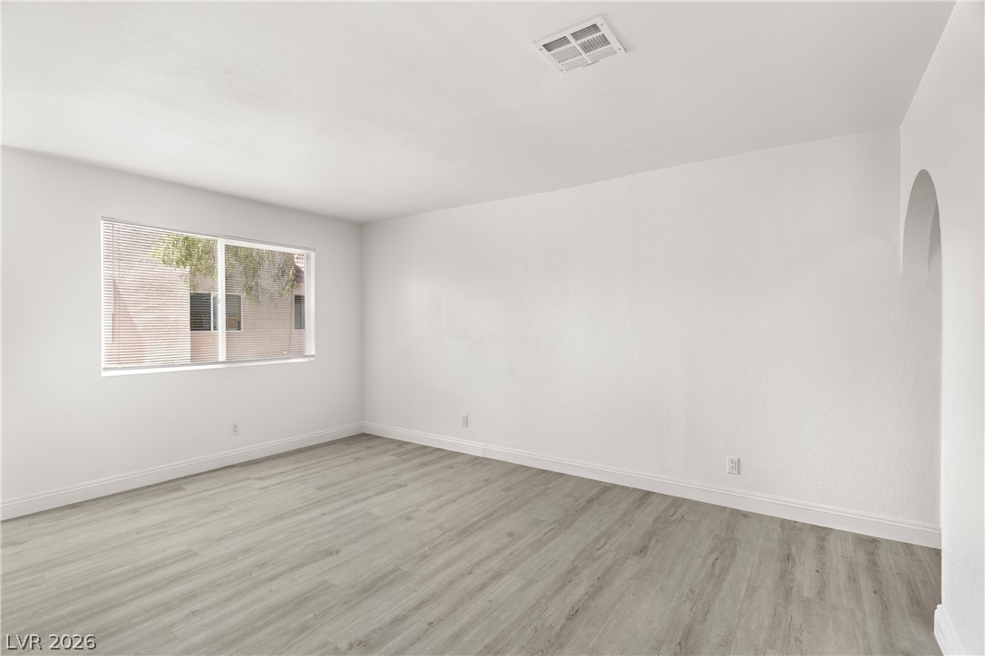Photo 11 of 33, 1842 N Decatur Boulevard #201
