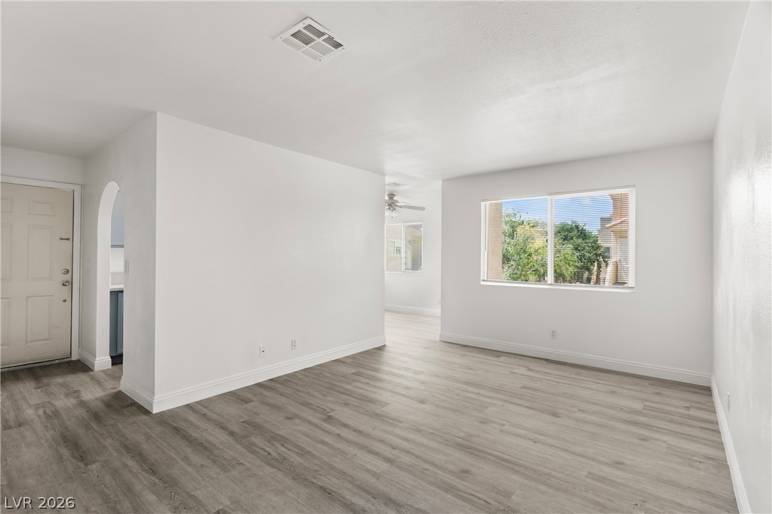 Photo 12 of 33, 1842 N Decatur Boulevard #201