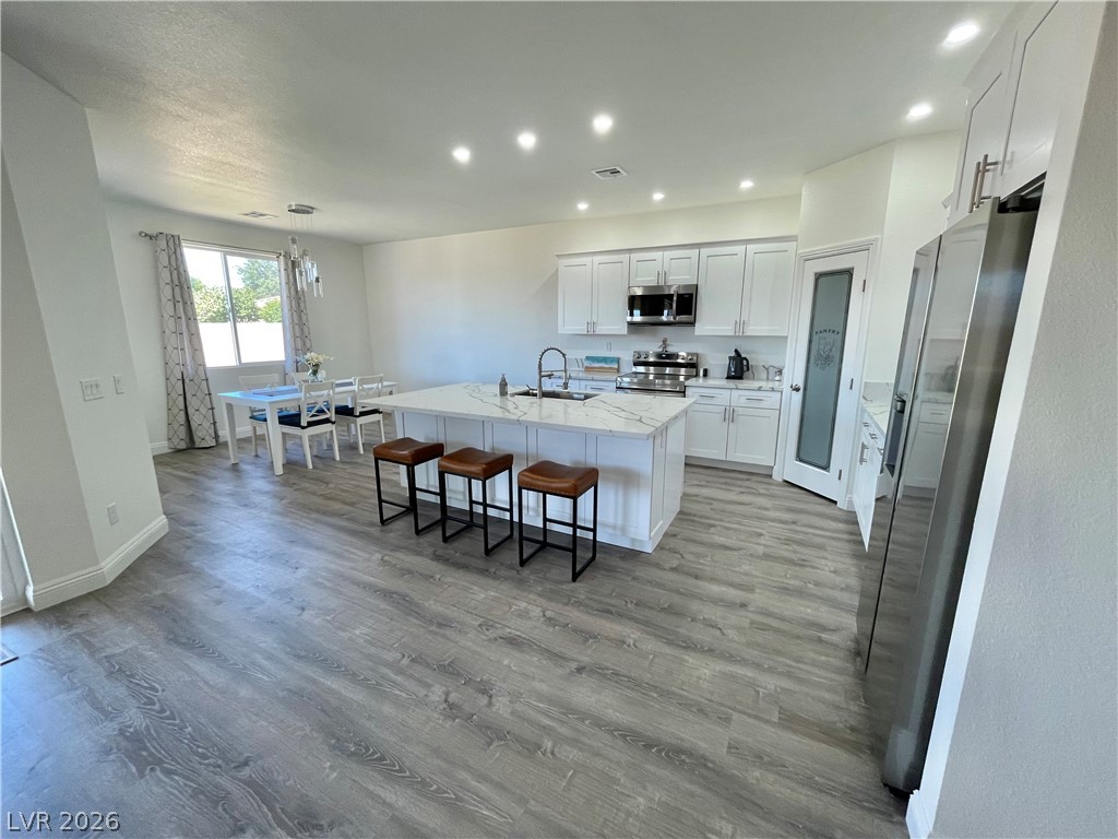 Photo 3 of 6660 Stubblefield Drive