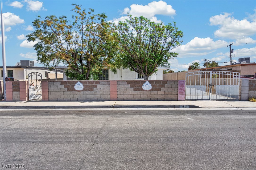 Photo 3 of 1721 Ardmore Street