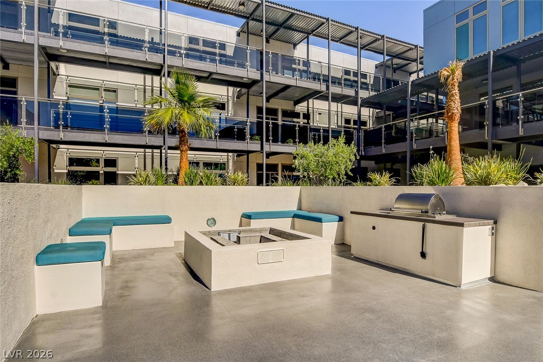 Photo 28 of 37, 8925 W Flamingo Road #111