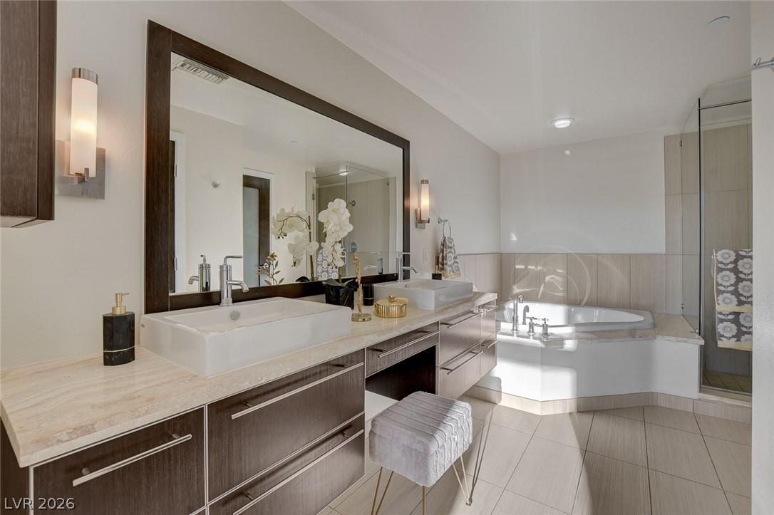 Photo 17 of 37, 8925 W Flamingo Road #111