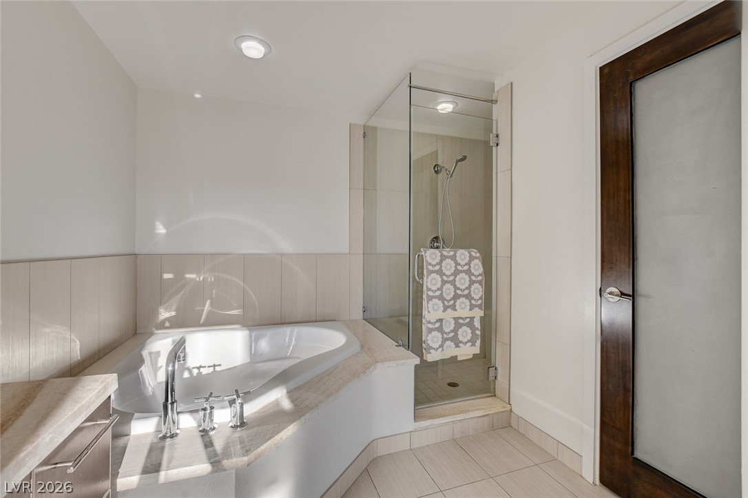 Photo 18 of 37, 8925 W Flamingo Road #111