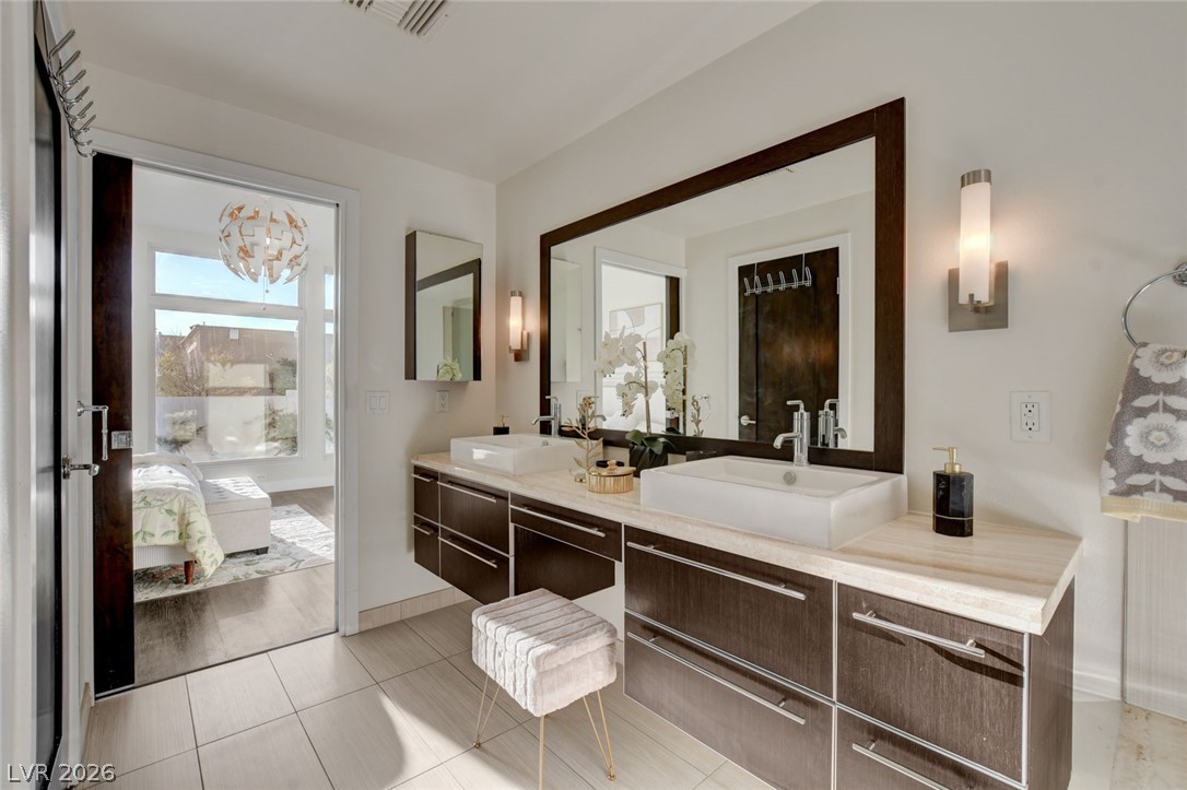 Photo 19 of 37, 8925 W Flamingo Road #111