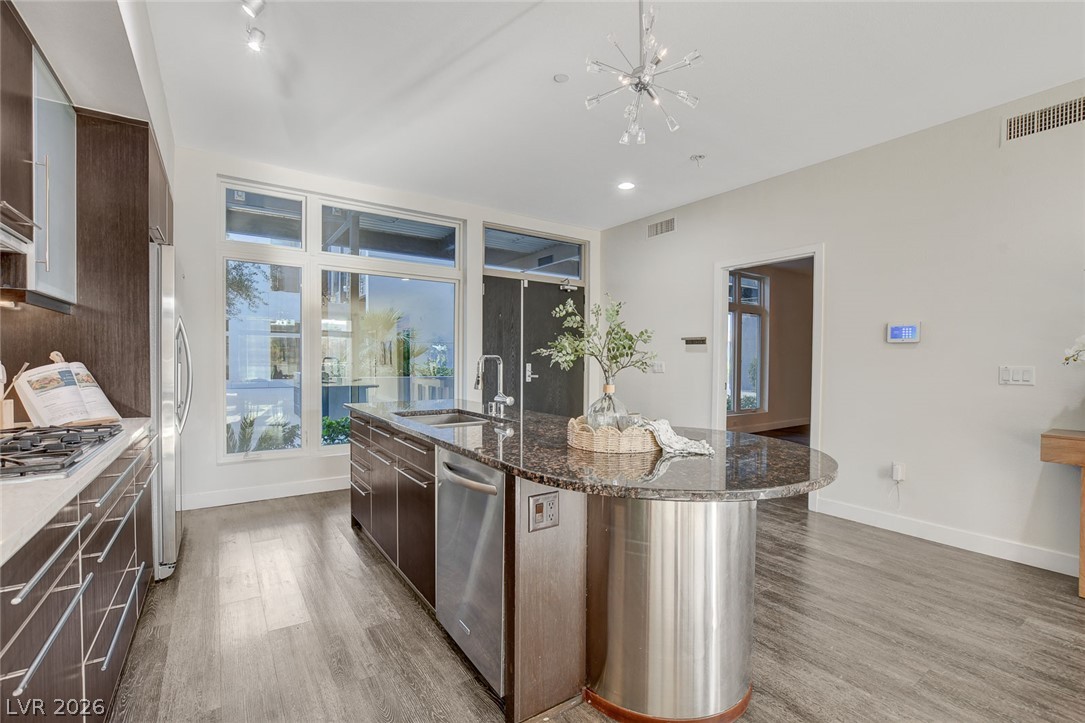 Photo 6 of 37, 8925 W Flamingo Road #111