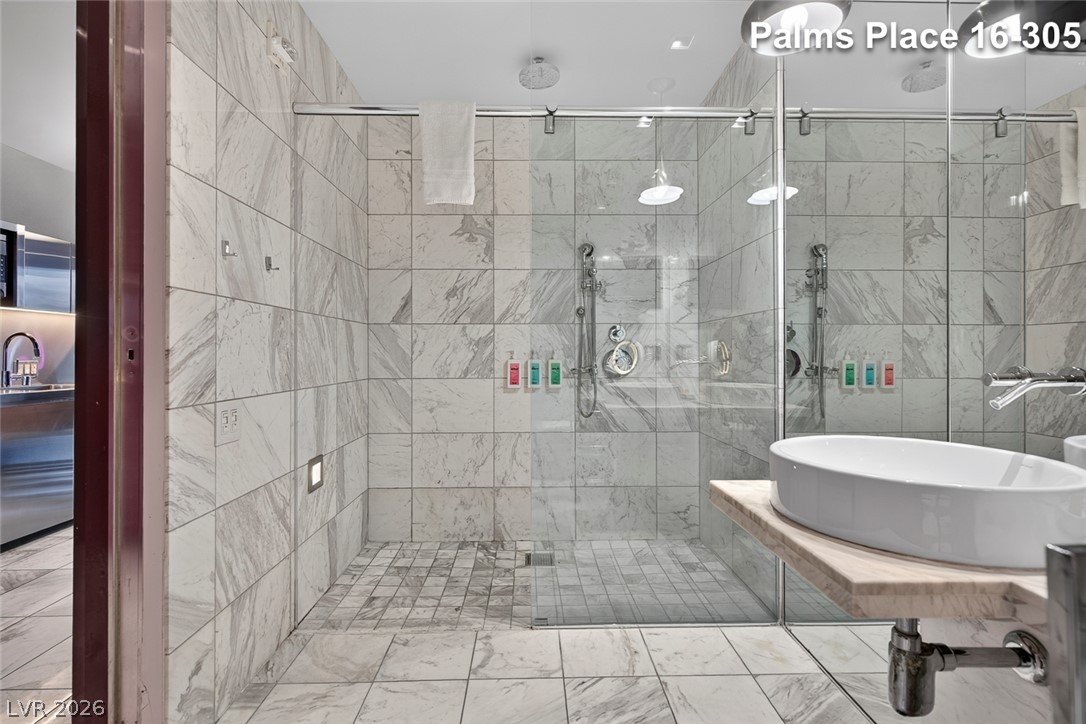 Photo 37 of 55, 4381 W Flamingo Road #1605