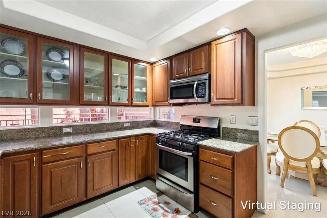 Photo 15 of 47, 8500 W Gilmore Avenue