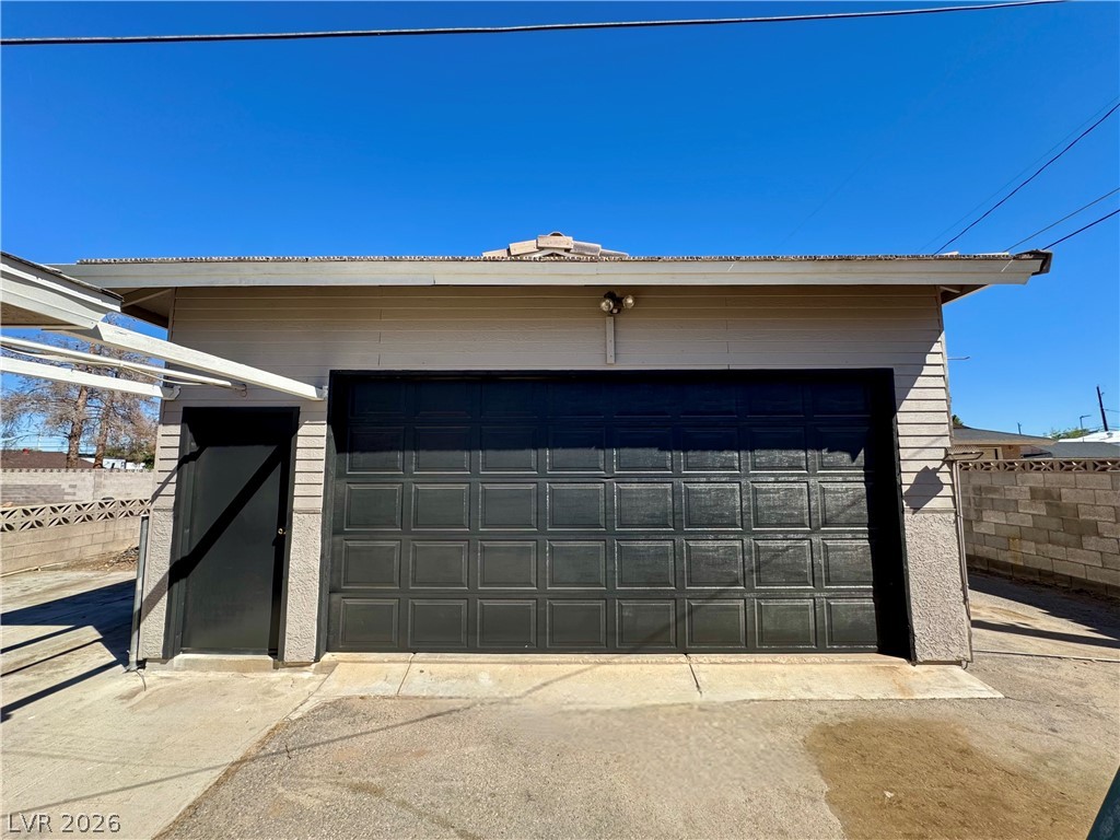 Photo 2 of 6930 S Valley View Boulevard