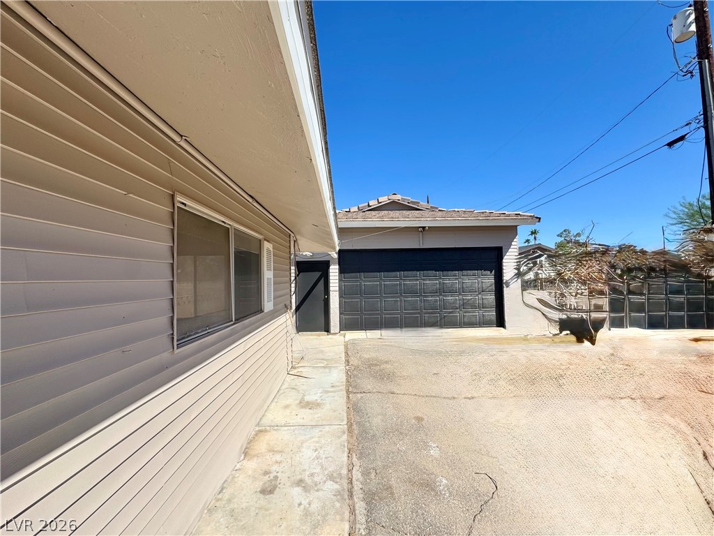 Photo 5 of 6930 S Valley View Boulevard