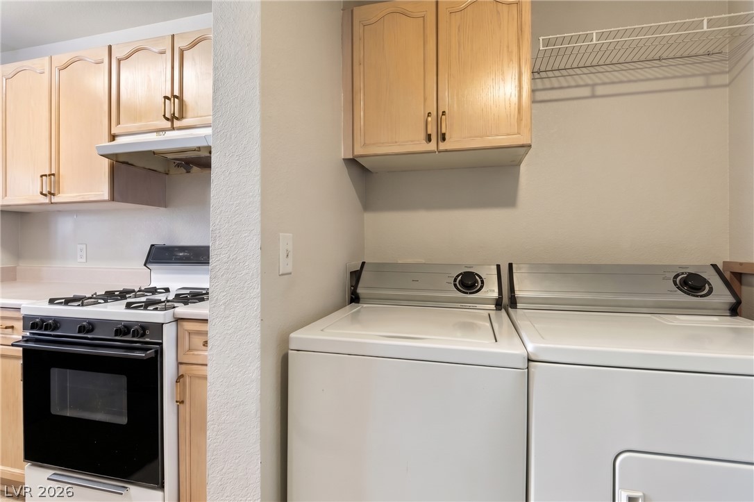 Photo 9 of 29, 7955 W Rochelle Avenue