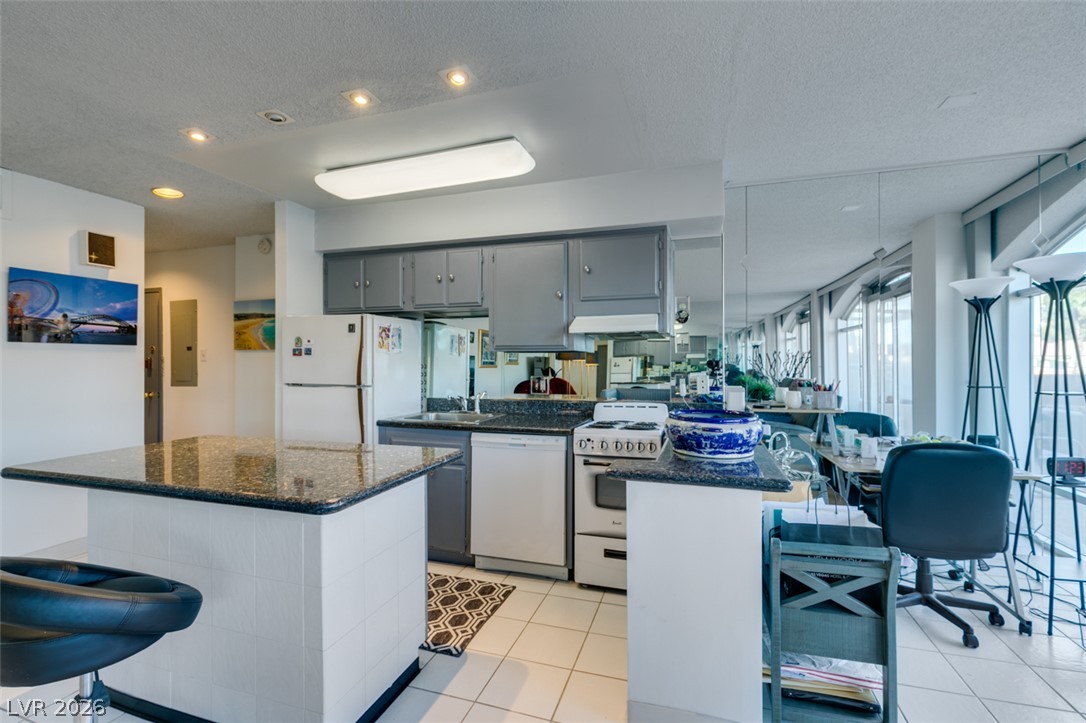 Photo 18 of 29, 3111 Bel Air Drive #206