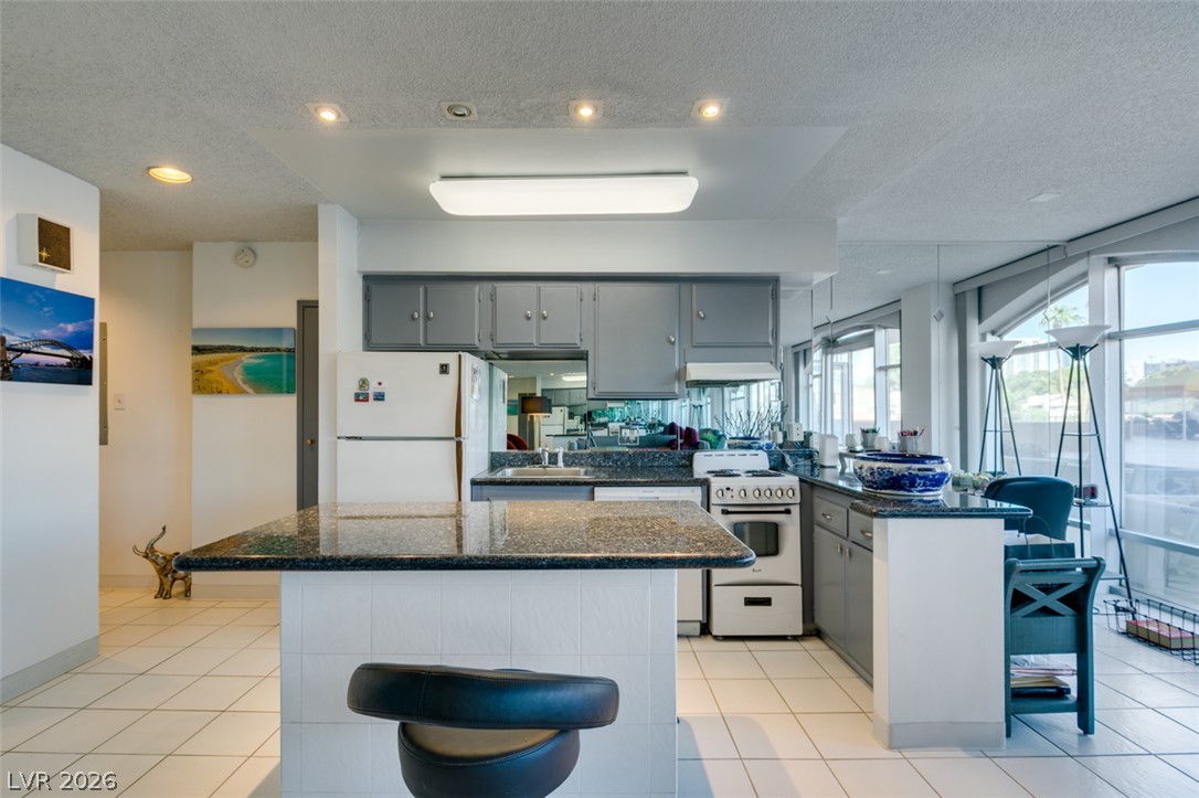 Photo 19 of 29, 3111 Bel Air Drive #206