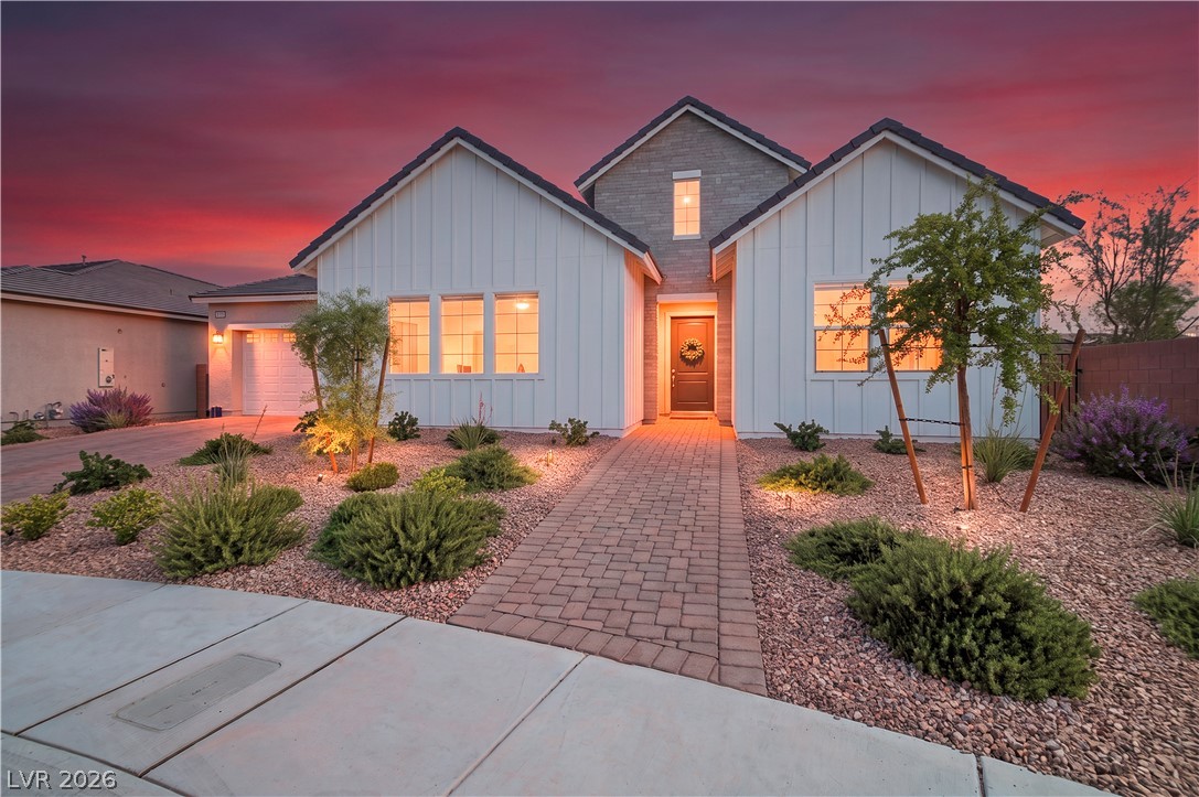 5745 N Golden Chase Court, Las Vegas 89131