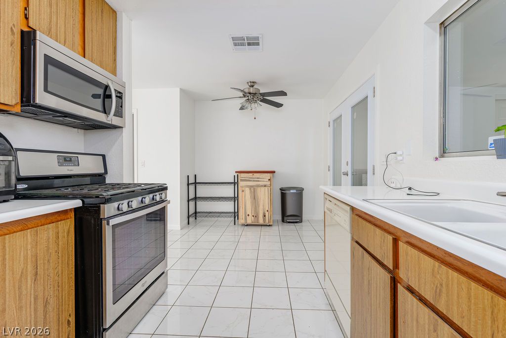 Photo 7 of 21, 7242 Vireo Drive