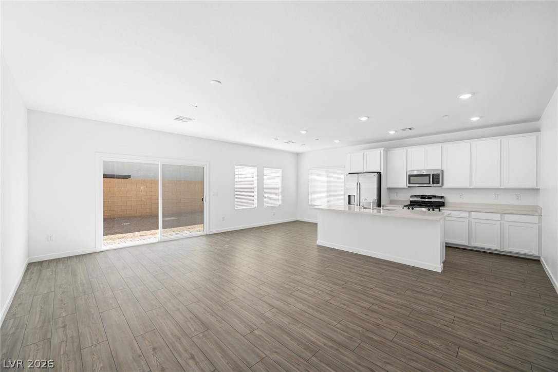 Photo 3 of 9933 Kimura Hills Avenue