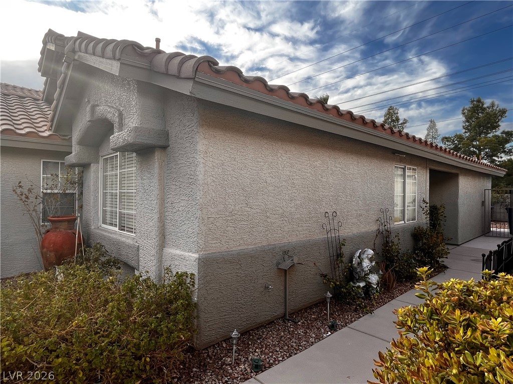 Photo 4 of 932 Rainbow Rock Street