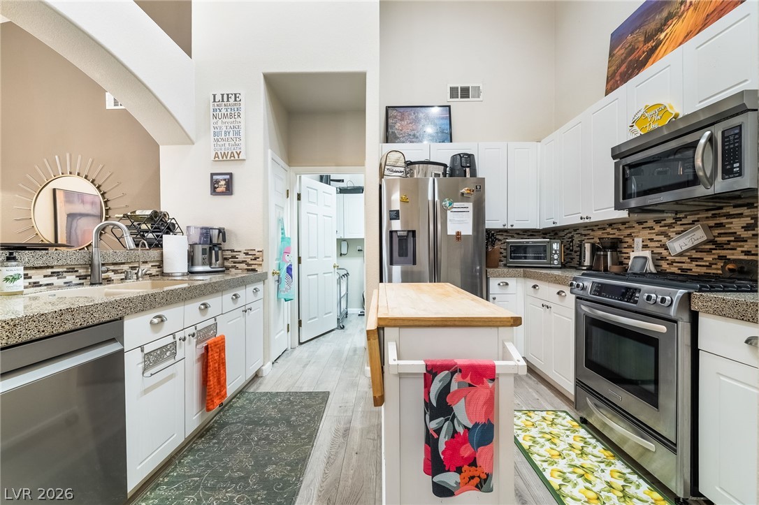 Photo 14 of 39, 9784 Hickory Ridge Court