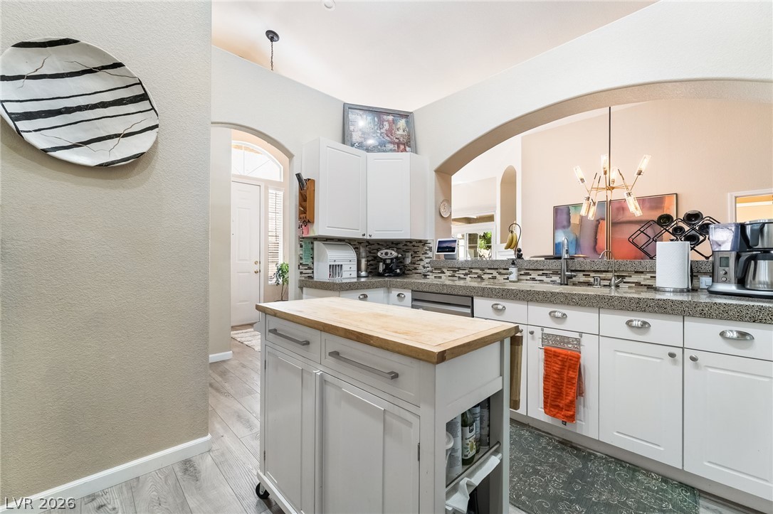 Photo 16 of 39, 9784 Hickory Ridge Court