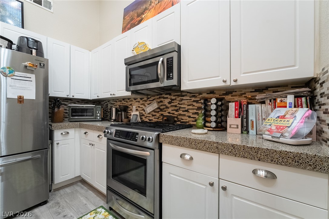 Photo 17 of 39, 9784 Hickory Ridge Court