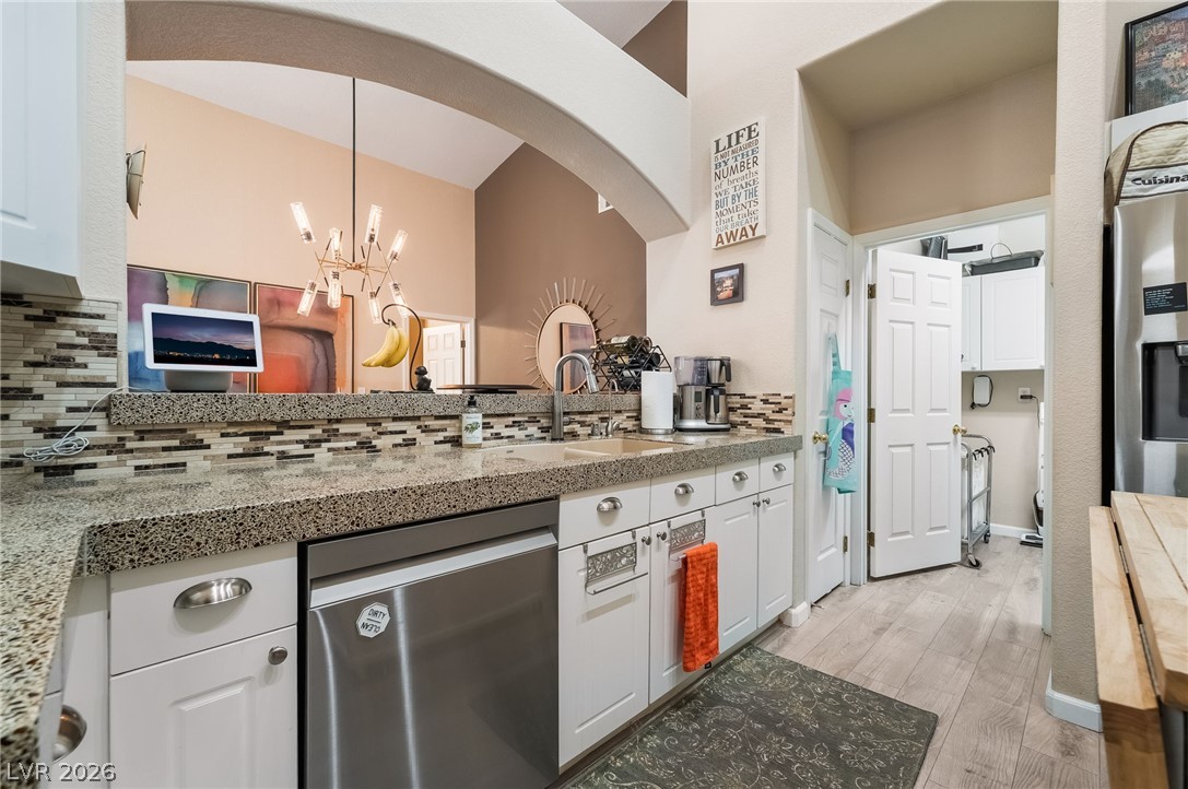 Photo 18 of 39, 9784 Hickory Ridge Court