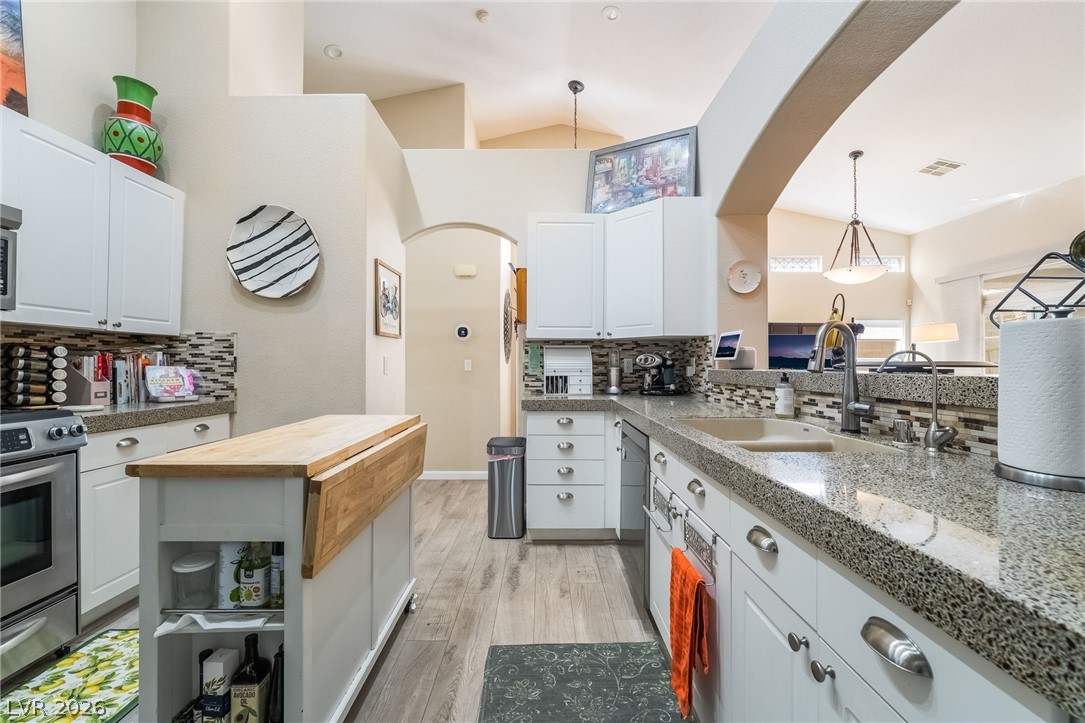 Photo 34 of 39, 9784 Hickory Ridge Court