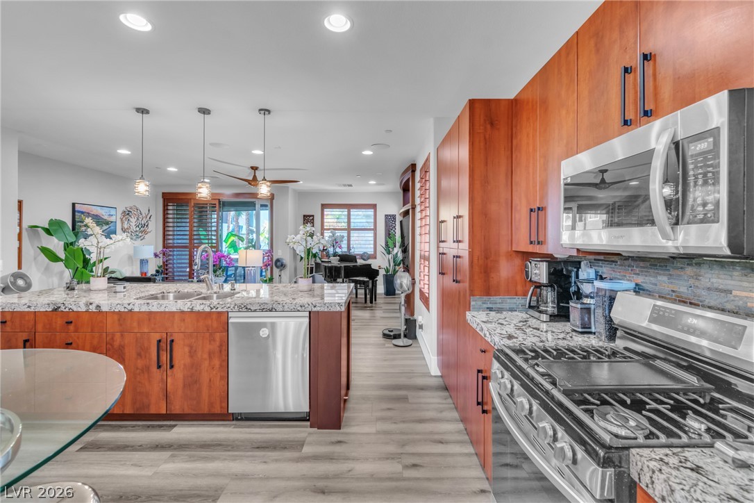 Photo 16 of 37, 9050 W Tropicana Avenue #1102