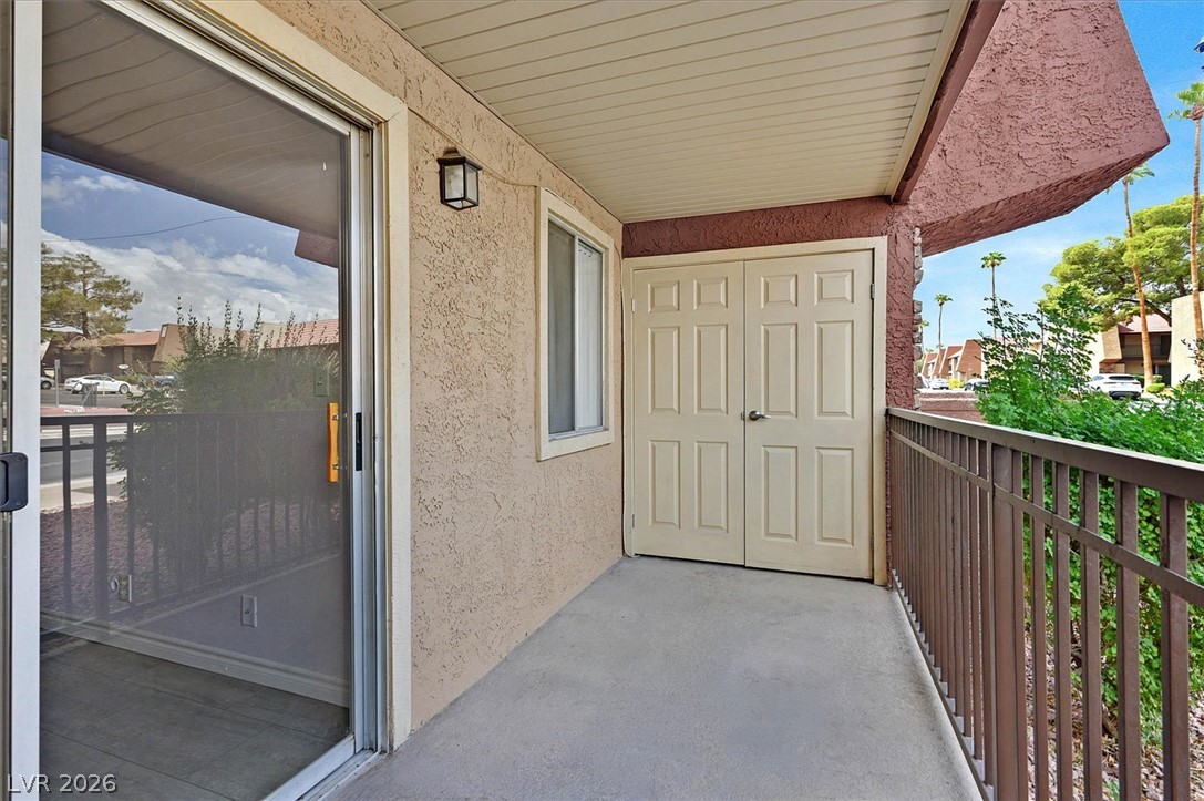 Photo 10 of 34, 5081 River Glen Drive #97