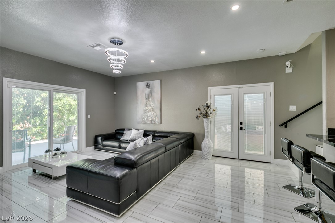 Photo 3 of 1412 W Bow Creek Court