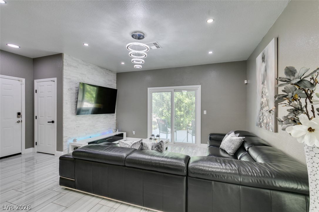 Photo 6 of 52, 1412 W Bow Creek Court