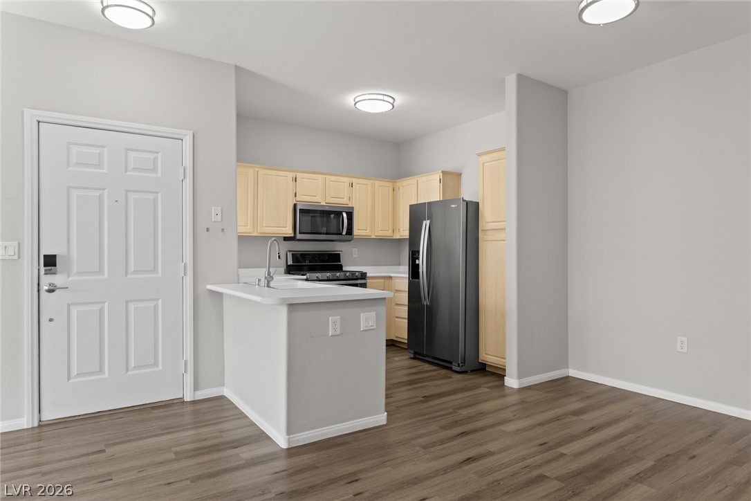 Photo 7 of 36, 855 N Stephanie Street #2615