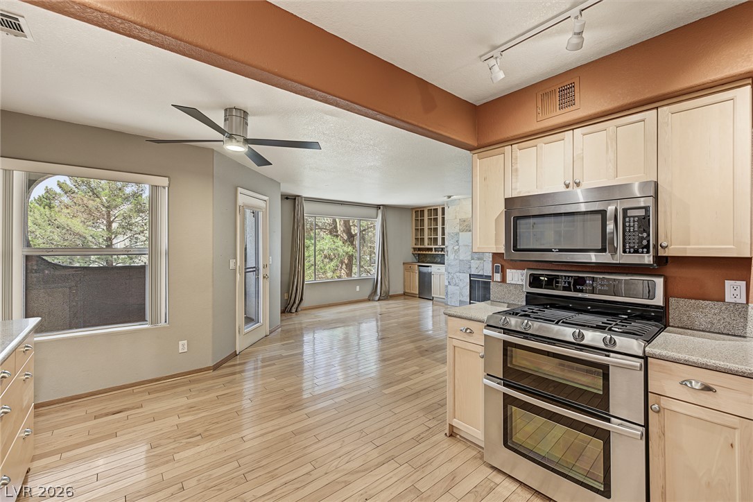 Photo 14 of 31, 701 Capri Drive #10B