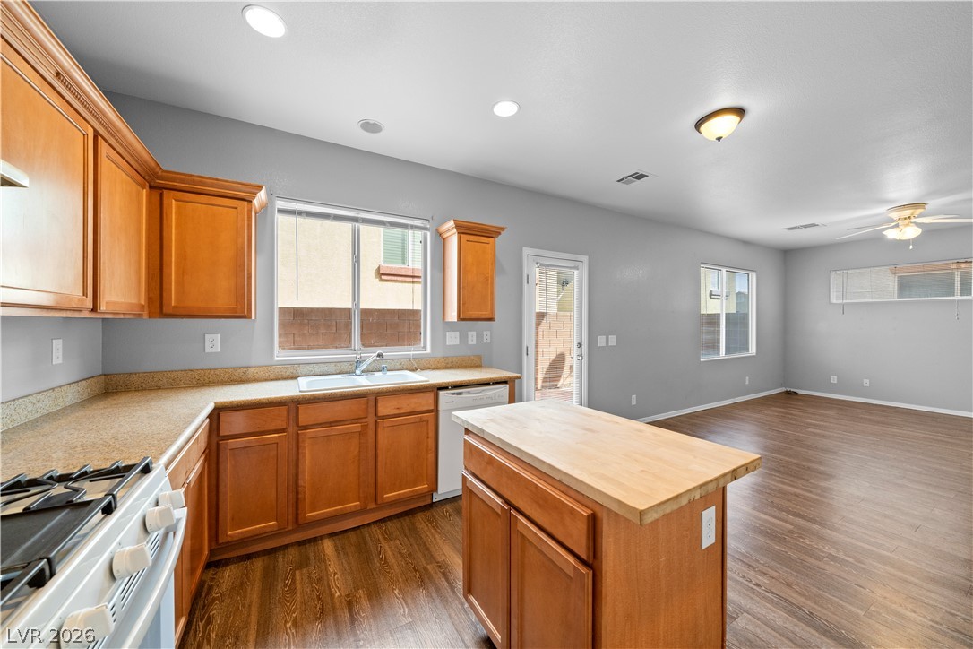 Photo 7 of 39, 7208 Glen Shire Court