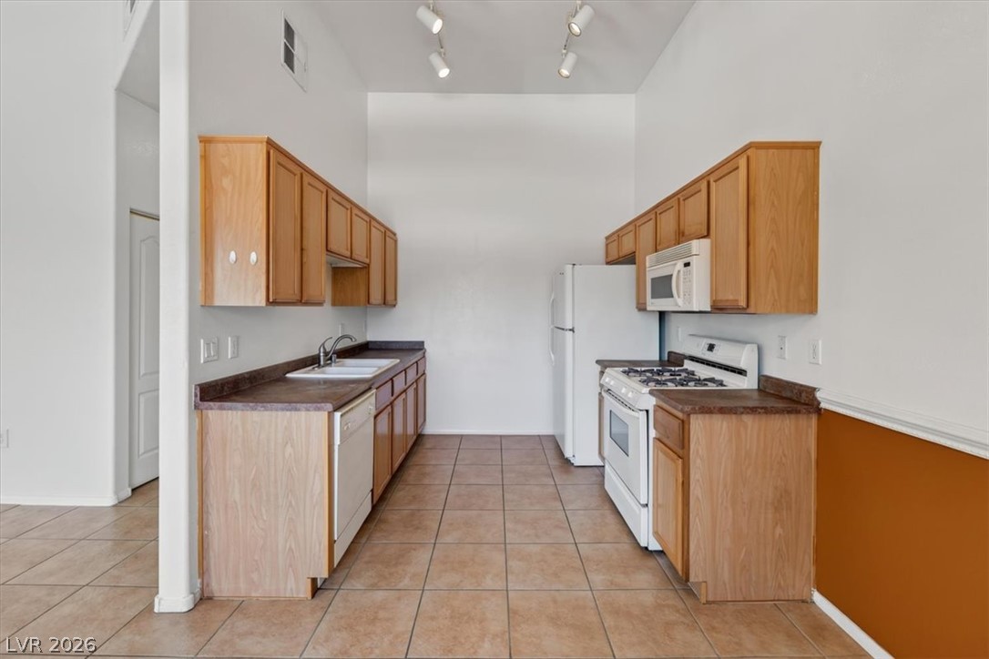 Photo 15 of 40, 3575 Cactus Shadow Street #204