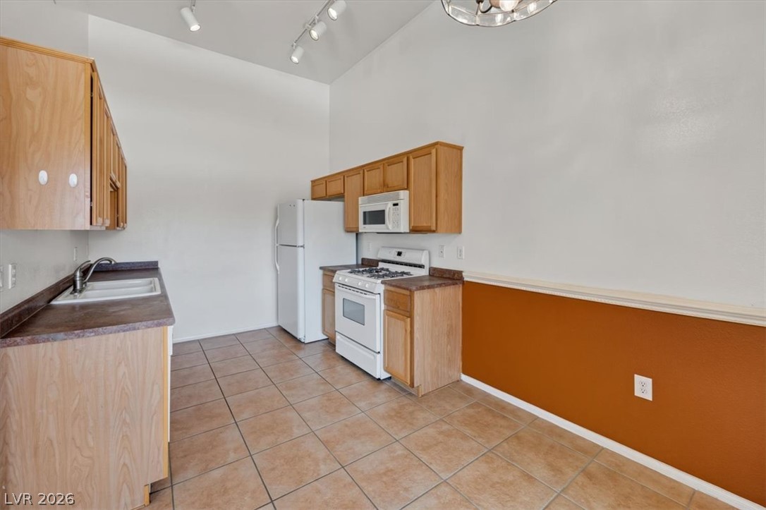 Photo 13 of 40, 3575 Cactus Shadow Street #204