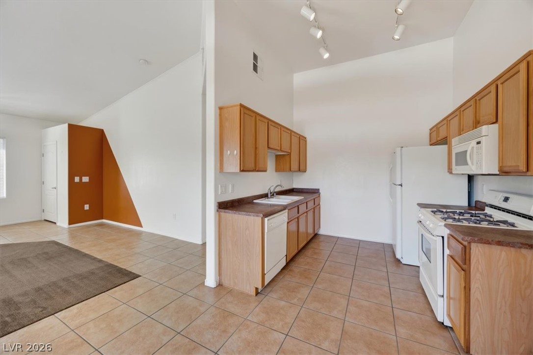 Photo 14 of 40, 3575 Cactus Shadow Street #204