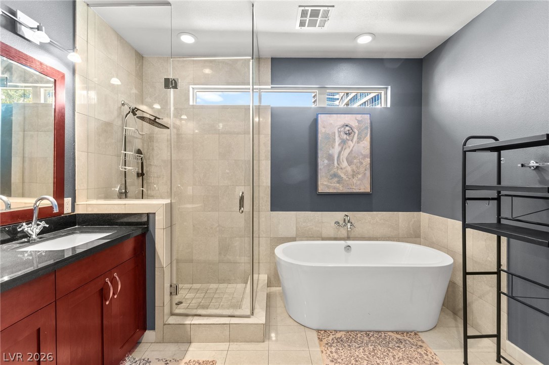 Photo 18 of 41, 4555 Dean Martin Drive #102