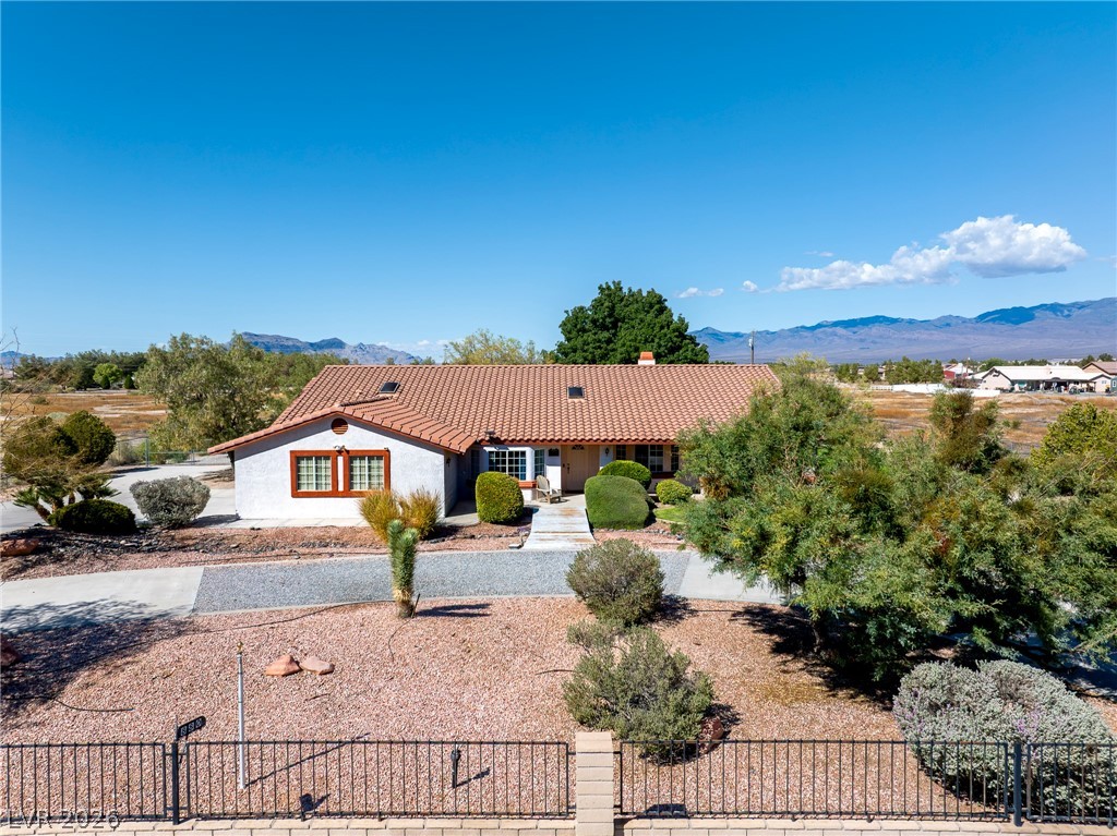 Photo 8 of 31, 880 W Lupin Street