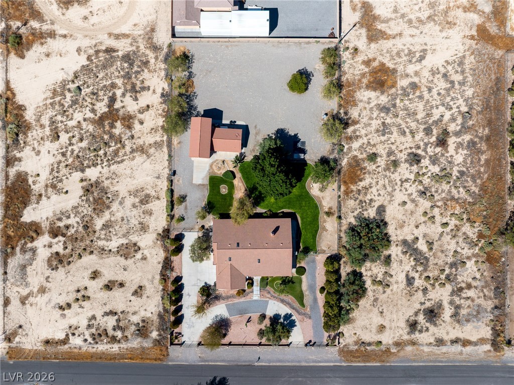 Photo 10 of 31, 880 W Lupin Street
