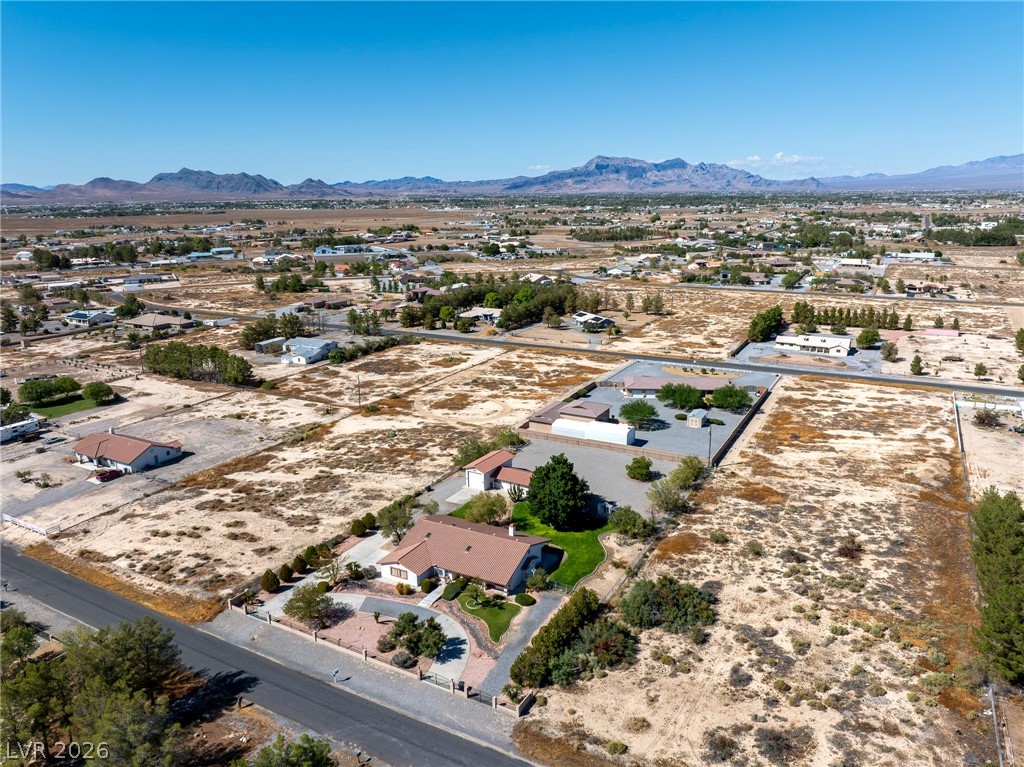 Photo 12 of 31, 880 W Lupin Street
