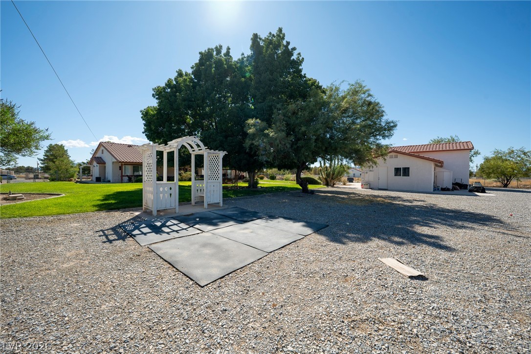Photo 16 of 31, 880 W Lupin Street